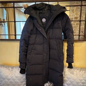 Canada Goose Women's Black Puffer Coat